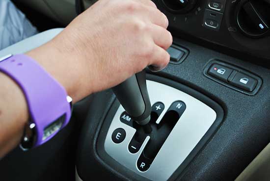 The car makes a clunk noise in reverse. What are the causes and solutions