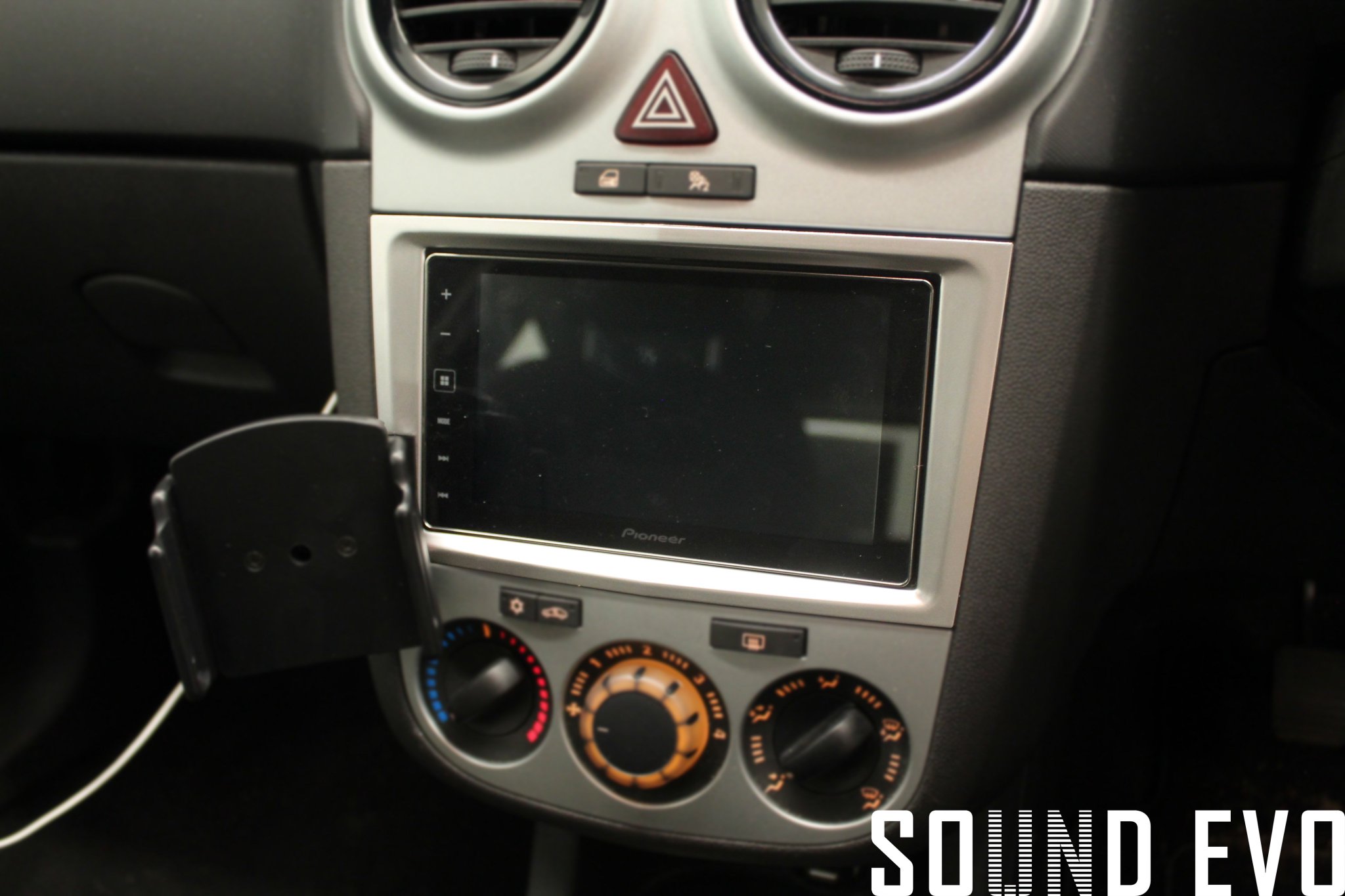 CarPlay Installs Pioneer SPHDA120 in a Vauxhall Corsa CarPlay Life