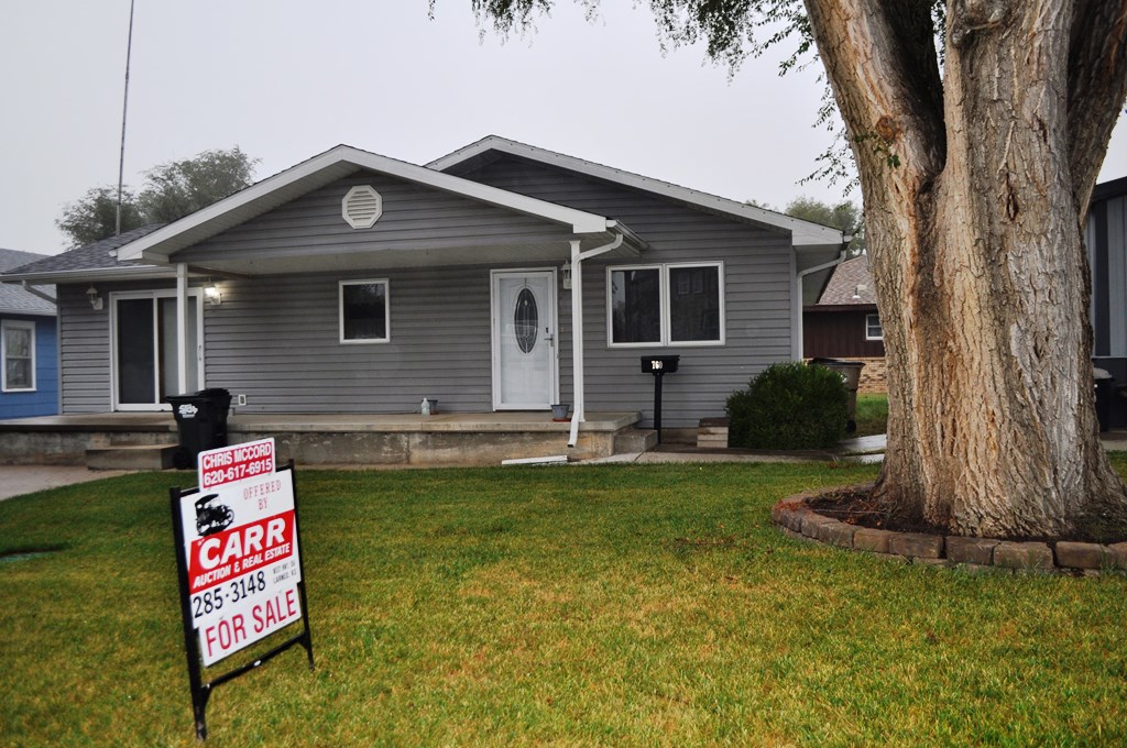 760 West 3rd, Hoisington, KS Carr Auction & Real Estate