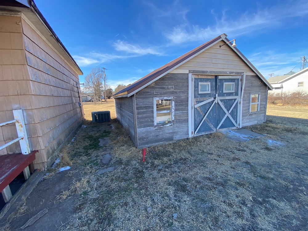 101 LOCUST, BURDETT, KS Carr Auction & Real Estate