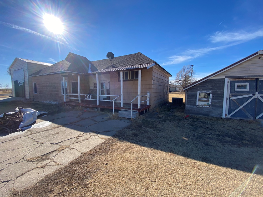 101 LOCUST, BURDETT, KS Carr Auction & Real Estate