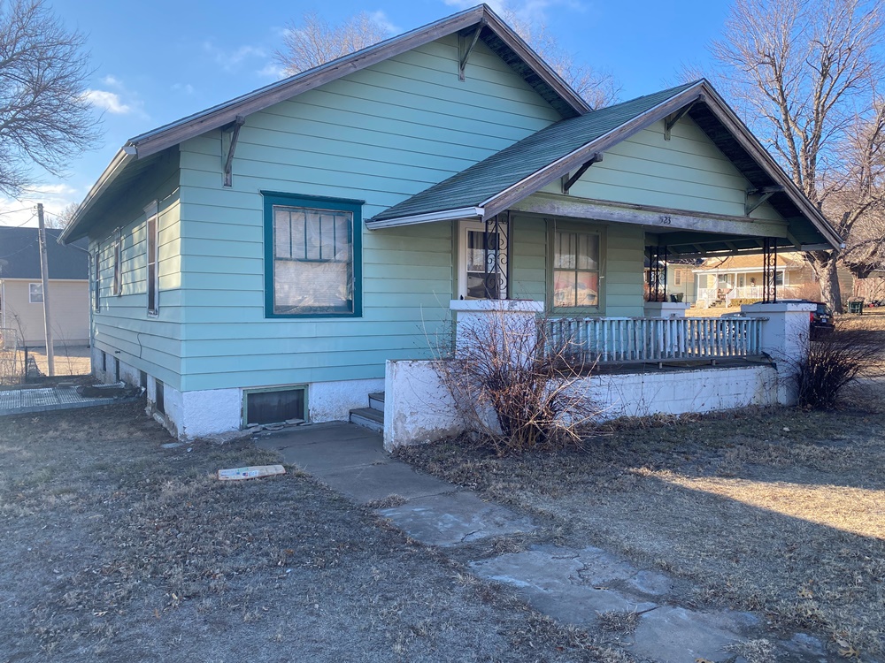 PRATT, KS RESIDENTIAL REAL ESTATE Carr Auction & Real Estate