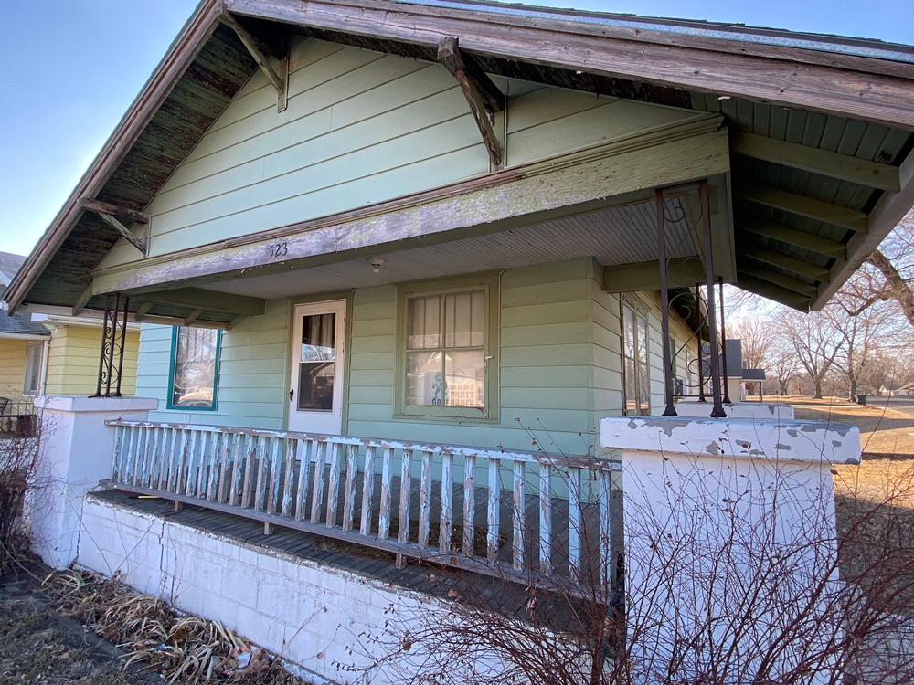 PRATT, KS RESIDENTIAL REAL ESTATE Carr Auction & Real Estate