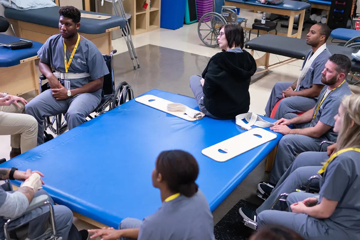 Career Guide All About Physical Therapist Aides Carrington College