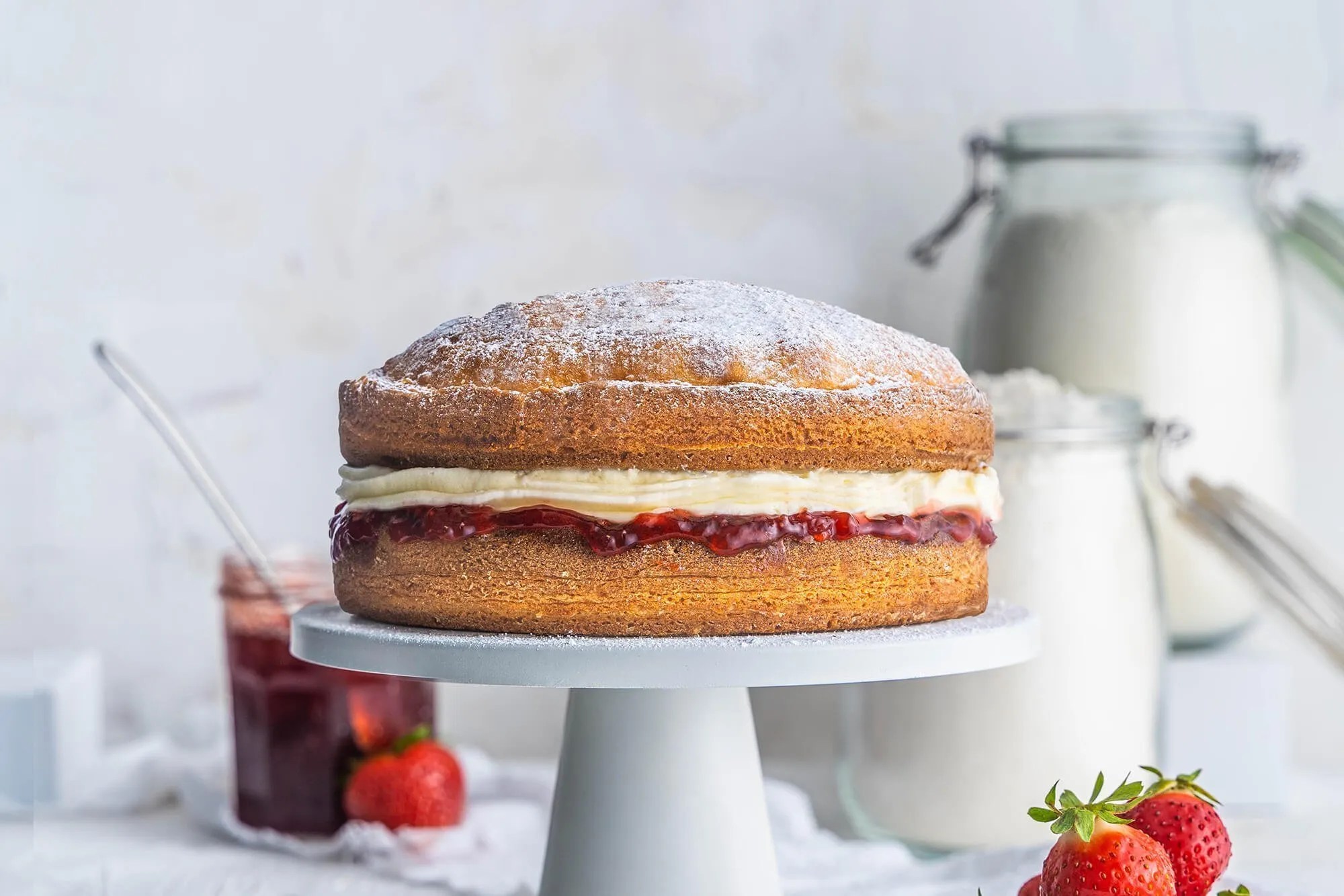 Heavenly Victoria Sponge Cake Carr's Flour