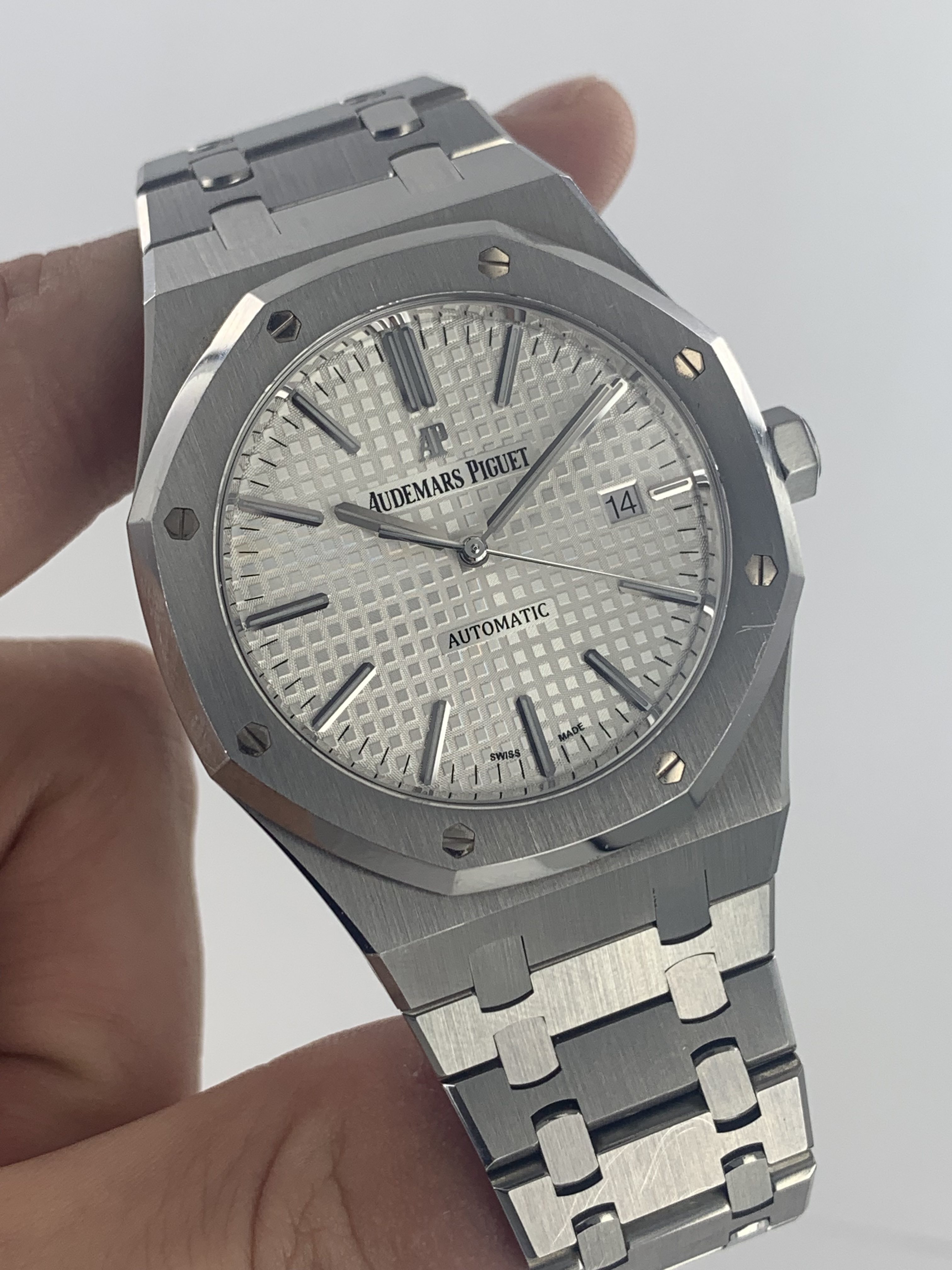 AUDEMARS PIGUET ROYAL OAK AUTOMATIC WHITE 15400ST Carr Watches