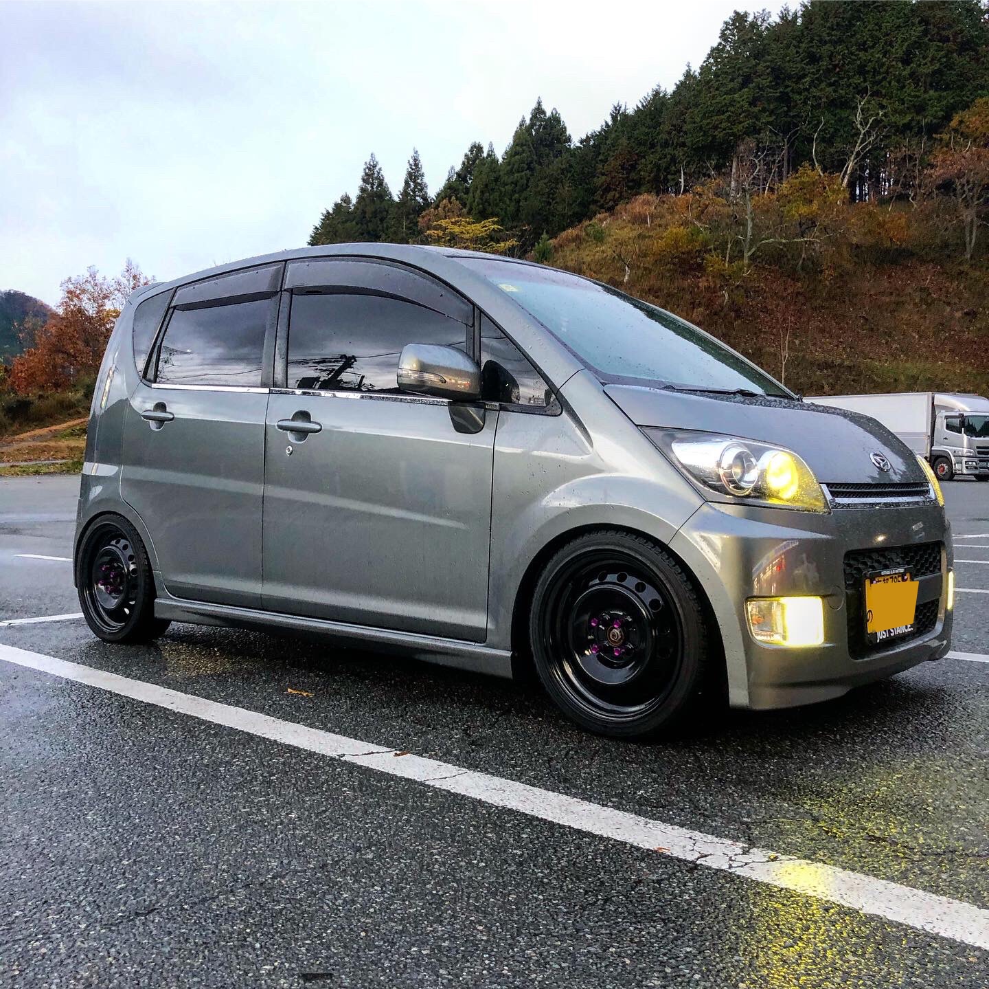 ダイハツ ムーヴカスタムを華麗にカスタム！by CROSS (2019/12/05) 通勤車を冬仕様に☃️朝のコンビニで🤳トヨタラクティス
