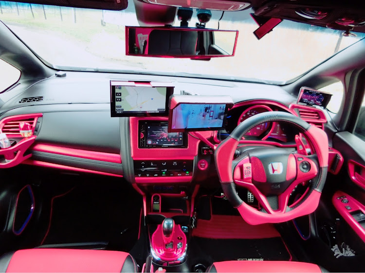 フィットの内装・塗装・ラッピング・北海道・戻せるに関するカスタム事例 おはようございます🎈内装リニューアル完了です🤗極力、塗装を少なく