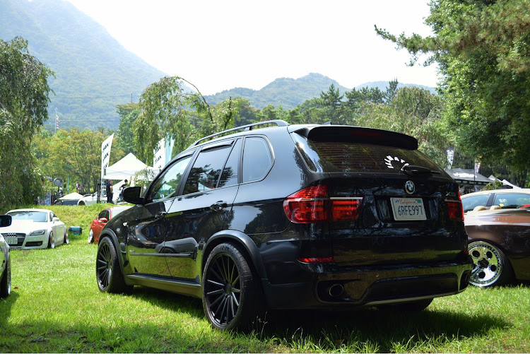 BMW X5を華麗にカスタム！by chi_boo (2019/08/04) 低くてキマった方々の中に混じって1台だけキャンプに来たSUV