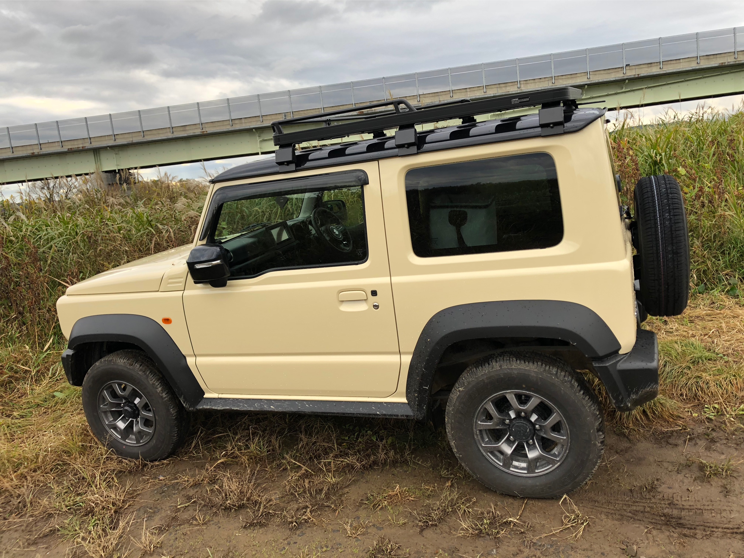 スズキ ジムニーを華麗にカスタム！by 74 (2018/10/24) 今日も釣り！今日も泥まみれです笑汚れも似合うと思います笑マニュアル