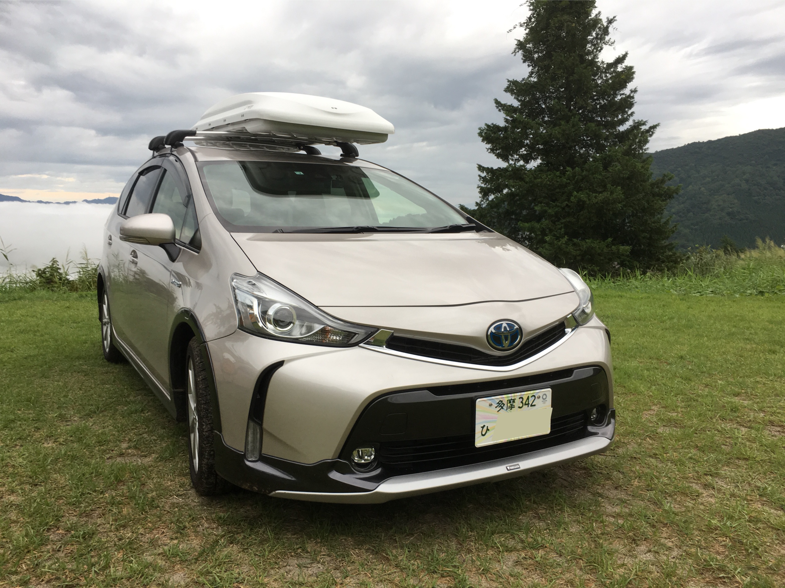 トヨタ プリウスαを華麗にカスタム！by たくすけ (2018/09/01) 納車は2018年7月末でした。モデリスタのクロススタイルの