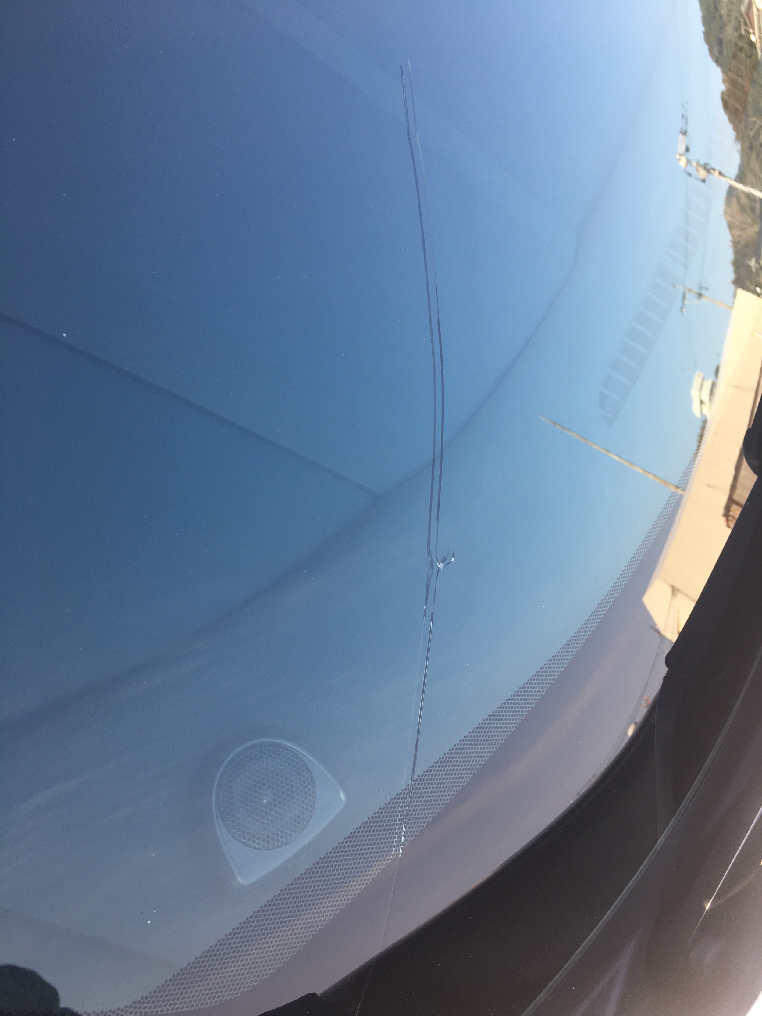 シビックタイプRのFK8・フロントガラス交換・飛び石ヒット・車両保険に関するカスタム事例 シビックtypeR飛び石ヒットでフロントガラス