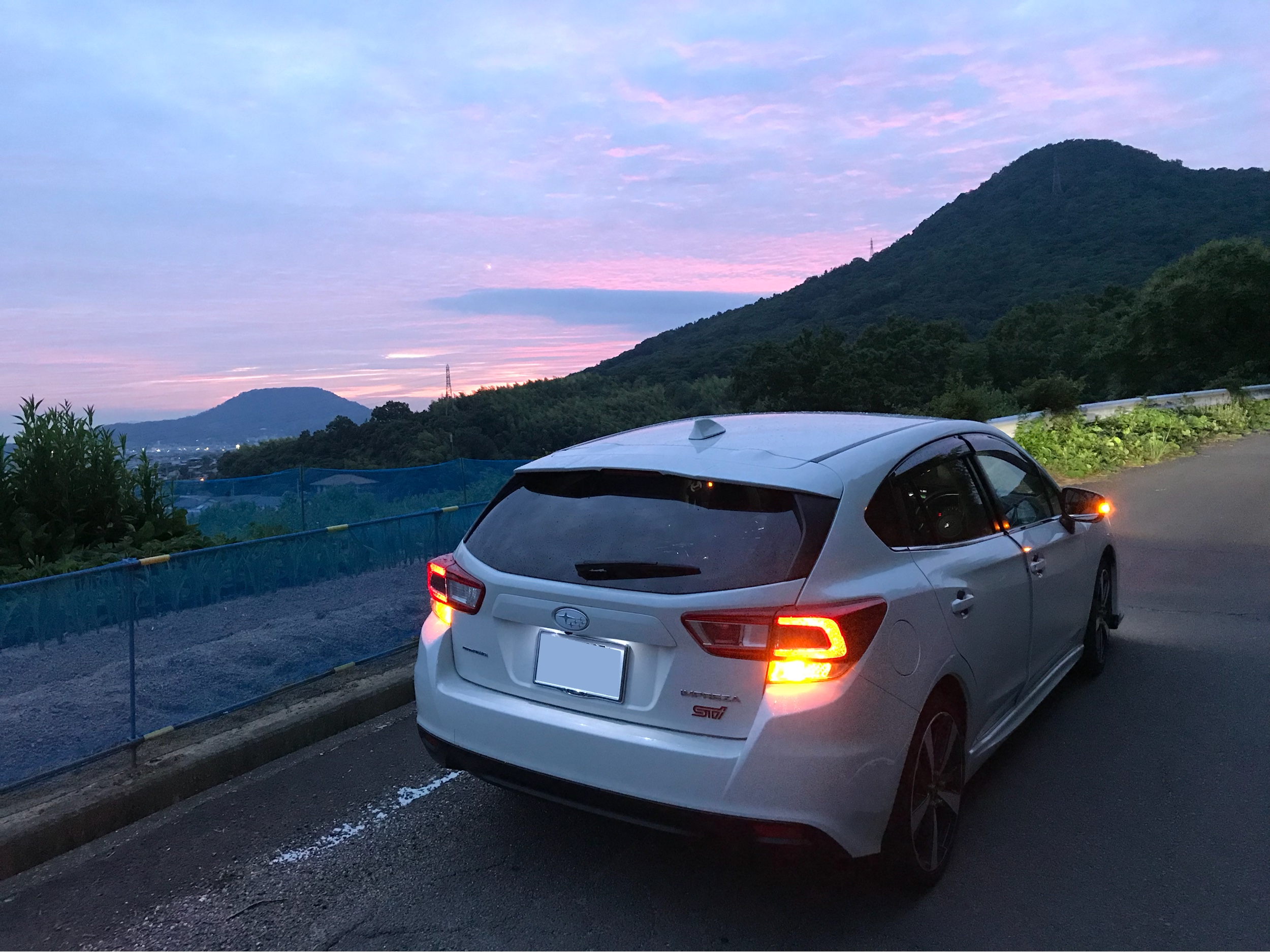 インプレッサ スポーツのドライブ・バス釣りに関するカスタム事例 今日も釣り終わりに峠道で撮りました⛰たまにはバックショットも🤤｜車の