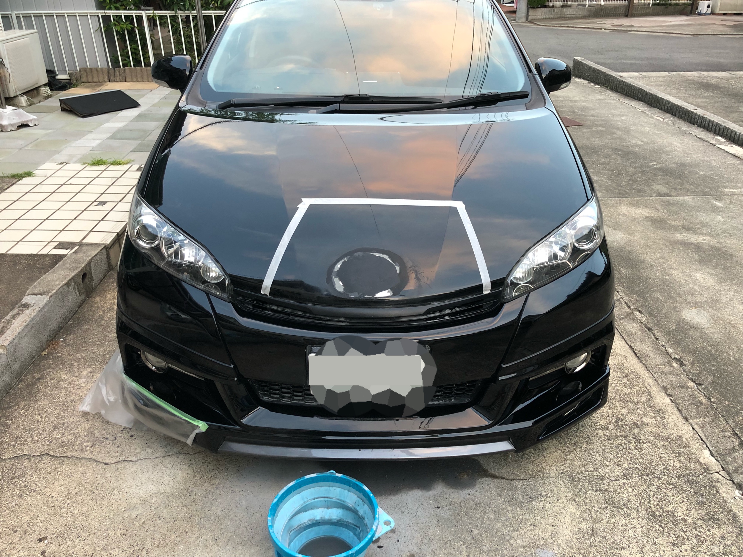 ウィッシュのDIY・ボンネットスムージングに関するカスタム事例 ボンネットスムージング！朝から始めてパテ埋めで約8時間かかりました(>_