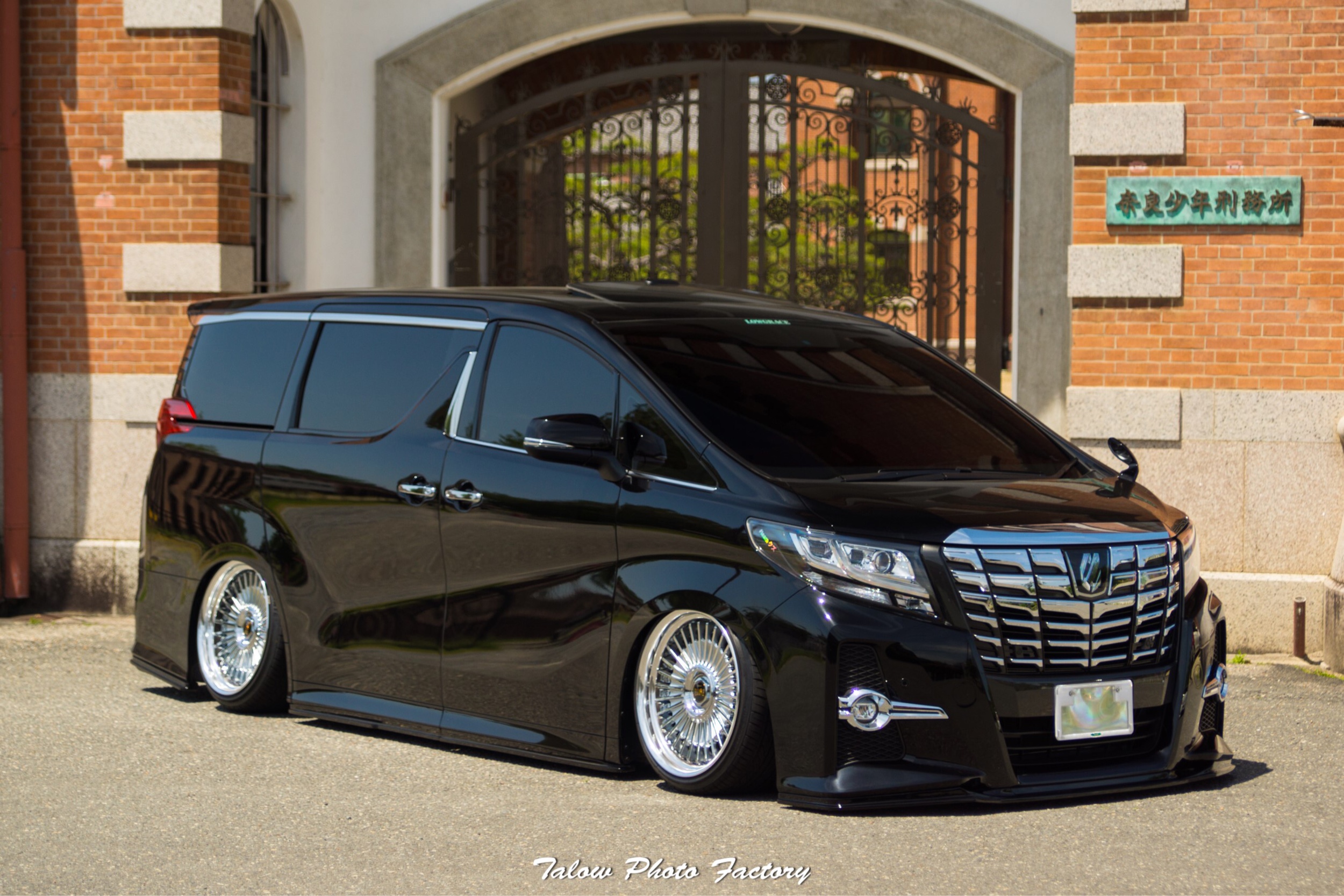 アルファードのアヴァンツァーレに関するカスタム・ドレスアップ情報[118件]｜車のカスタム情報はCARTUNE