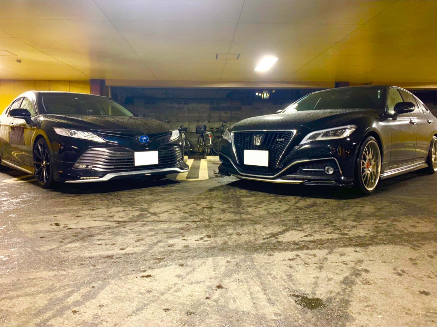 カムリのドライブ・黒セダン・70カムリ・220系クラウンに関するカスタム事例 昨日はクラウンの現行とパシャリ友達で乗ってるの1人だけだから