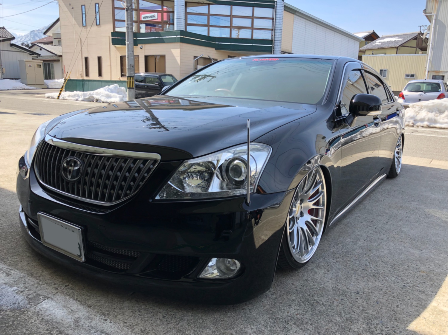 トヨタ クラウンマジェスタを華麗にカスタム！by h (2018/04/02) 低車高、セミキャン、高いホイール、デカいブレーキが大好き