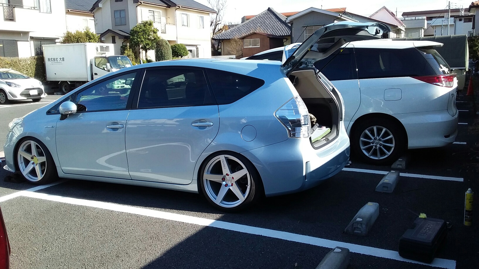 プリウスαのローダウンに関するカスタム・ドレスアップ情報[434件]｜車のカスタム情報はCARTUNE