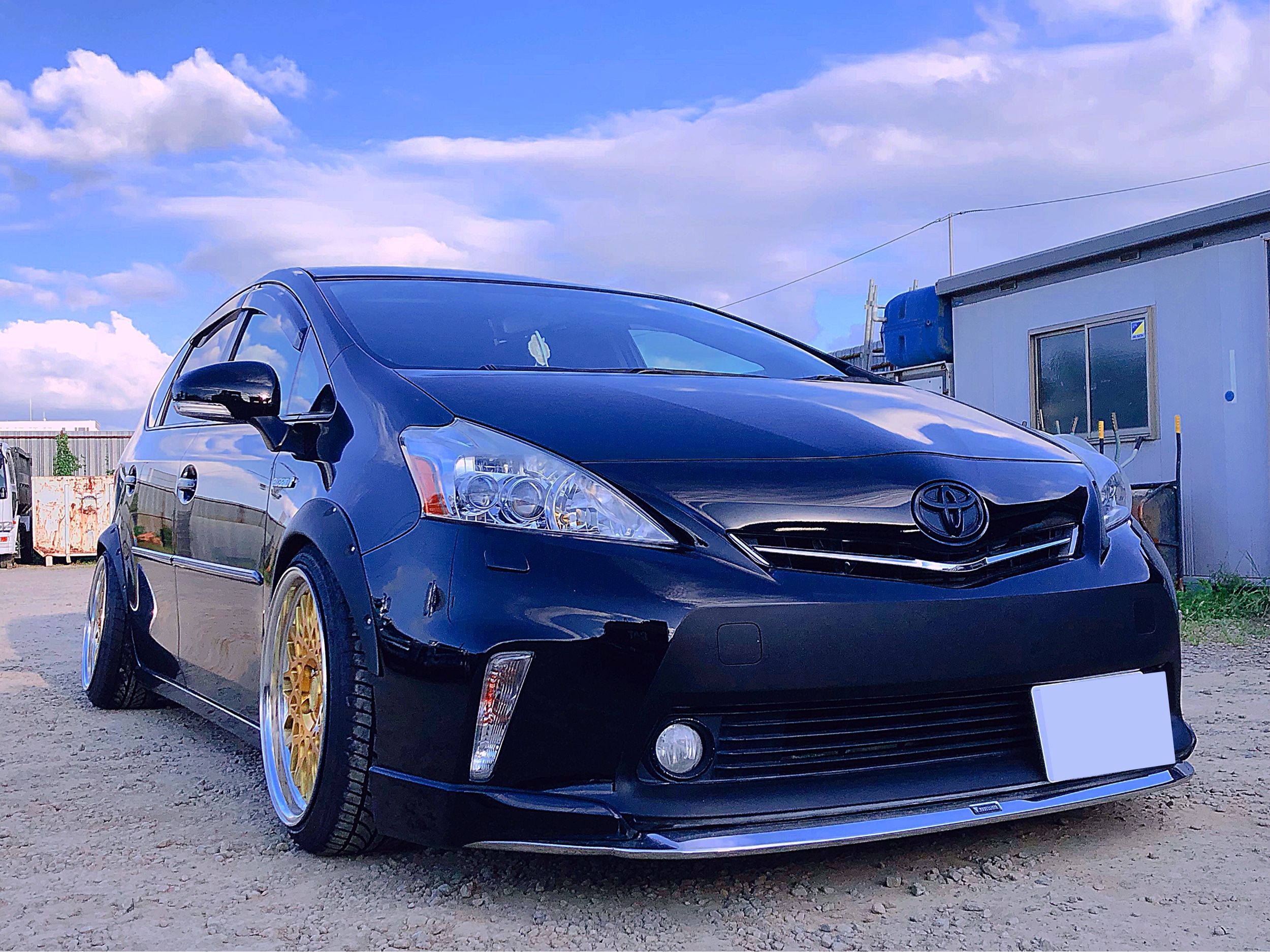 トヨタ プリウスαを華麗にカスタム！by kimu (2019/09/08) 新品タイヤ購入！こんかいは215/40/18にしました