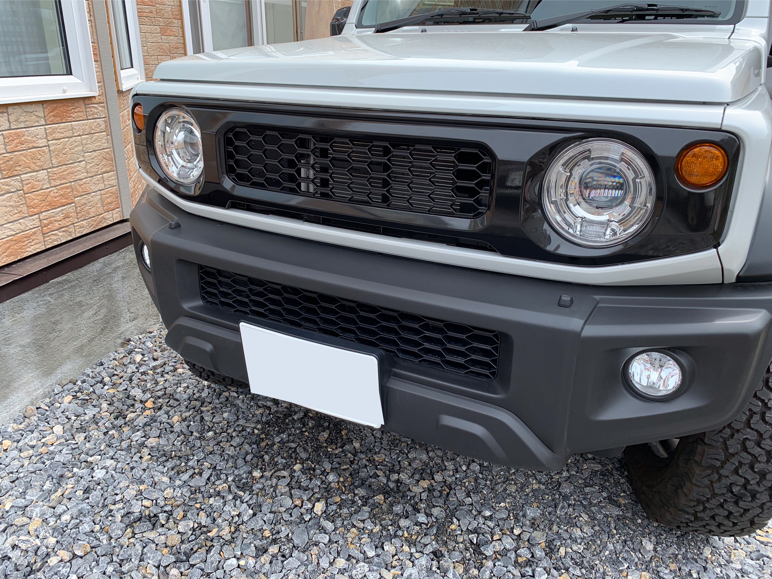 ジムニーシエラのフロントグリル塗装に関するカスタム・ドレスアップ情報[5件]｜車のカスタム情報はCARTUNE