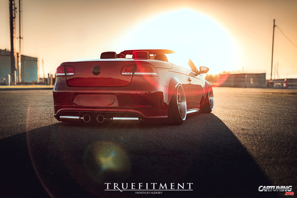 Bagged Volkswagen EOS, back