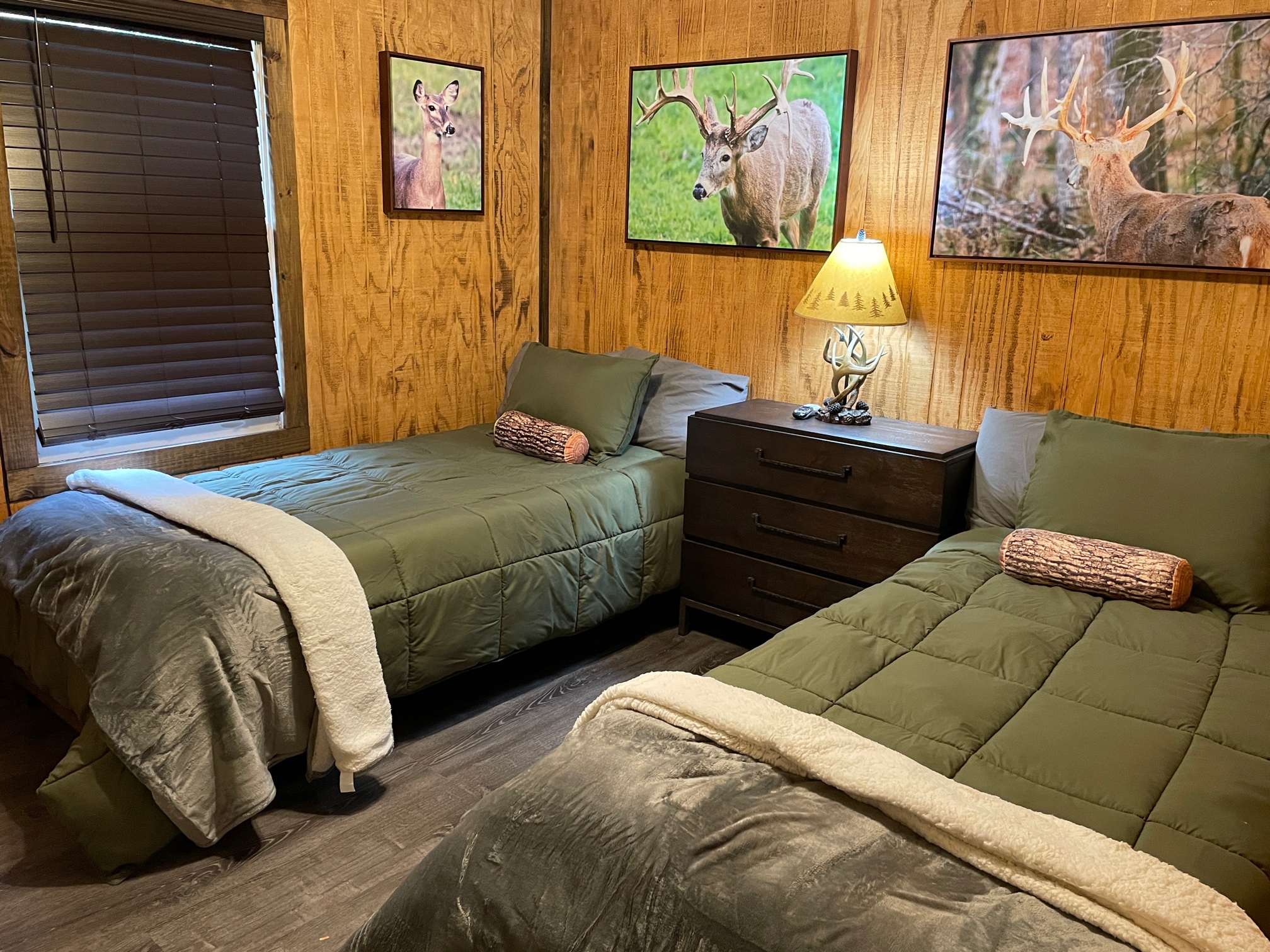 Alabama Hunting Lodge Carver Whitetails