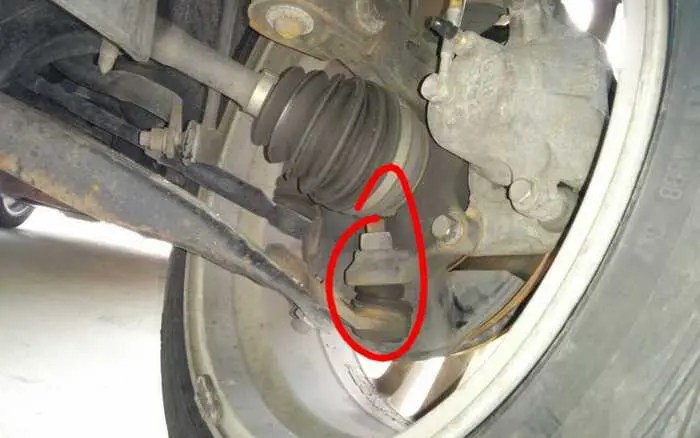 ゼロ クラウン 足 回り 異 音