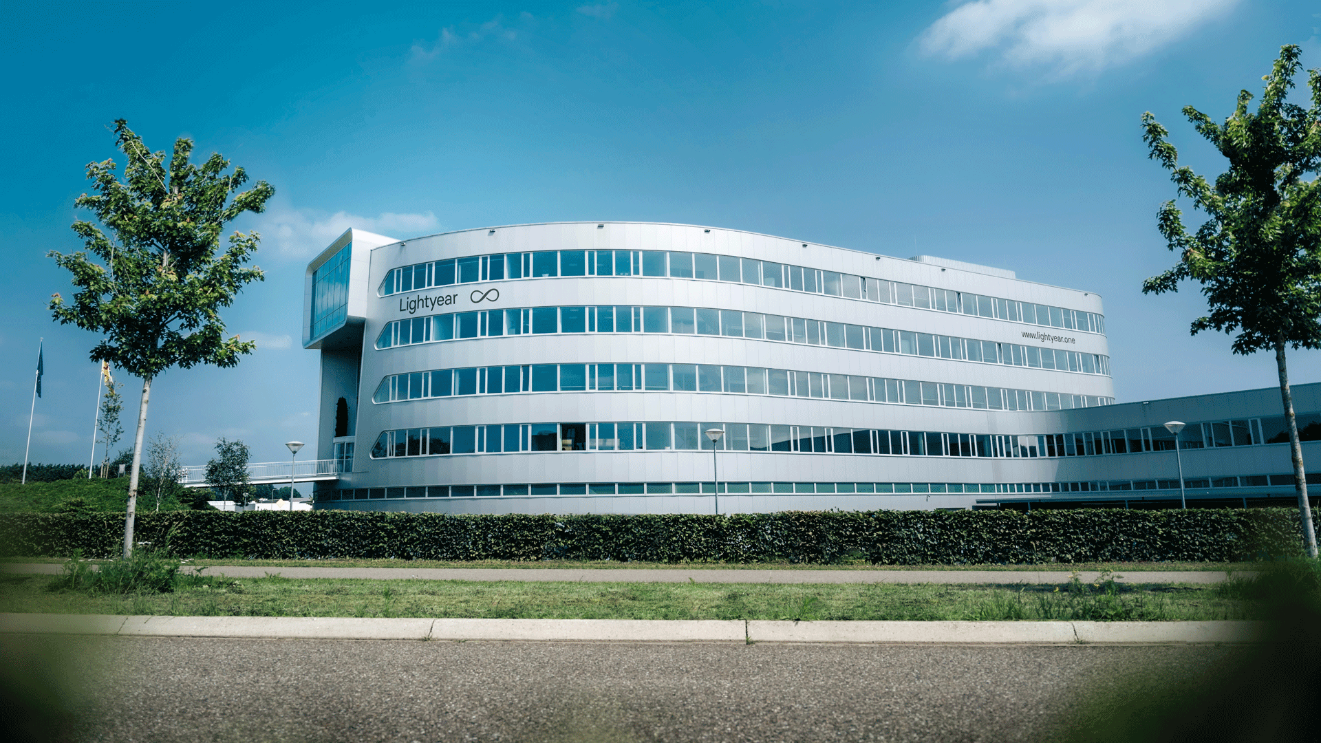 Lightyear Two 2024 günstiges Solarauto ab 30.000 € carwow.de