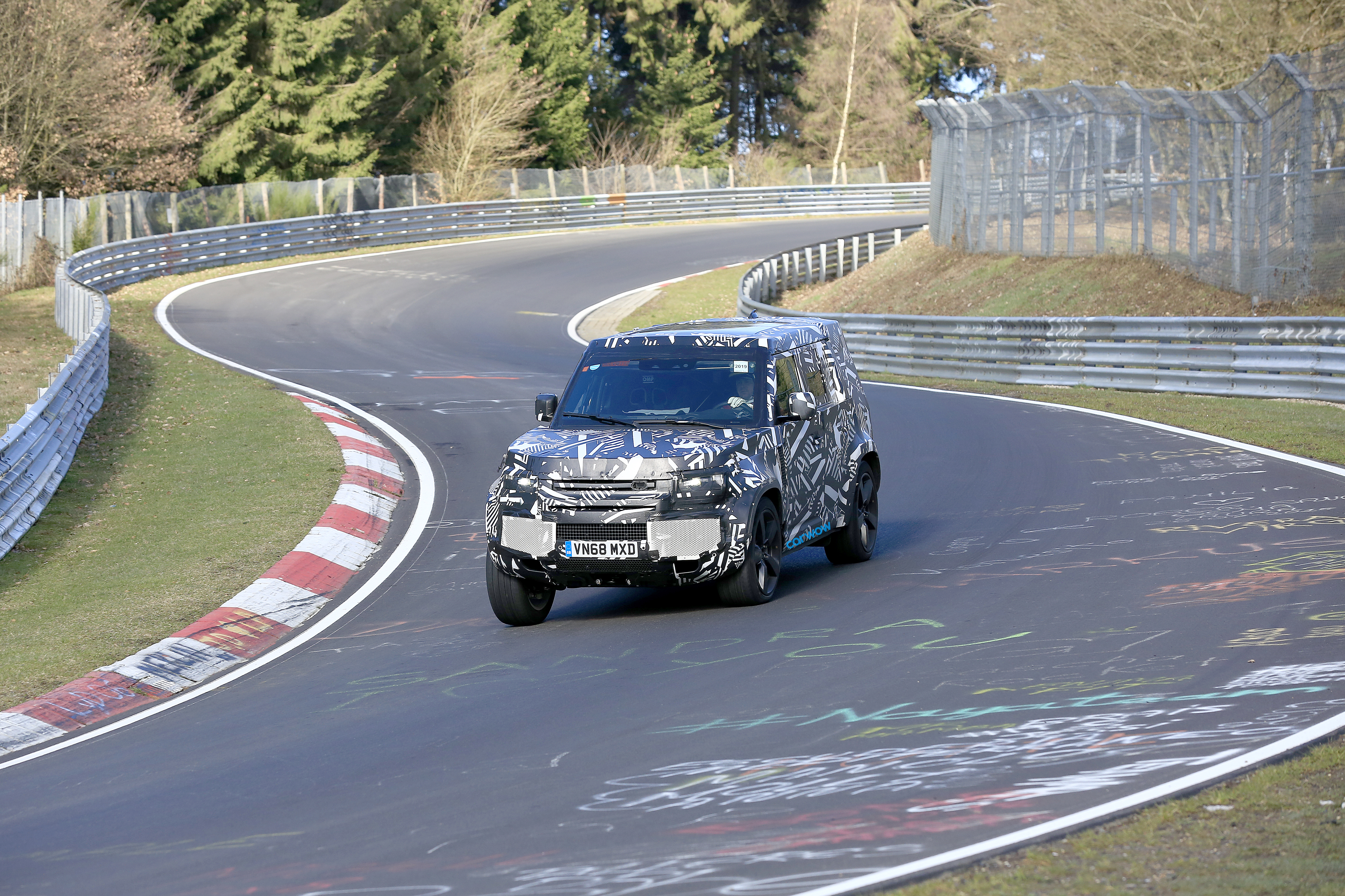 Land Rover Defender caught in Germany Carwow