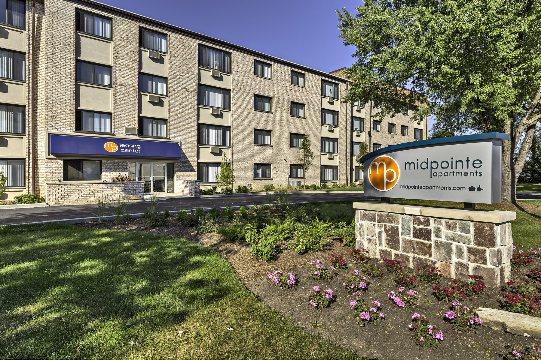 Castle Lanterra Sells Midpointe Apartments in Chicago for 49.5 Million