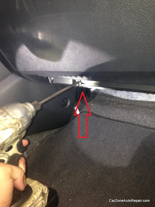 07 Nissan versa cabin air filter location