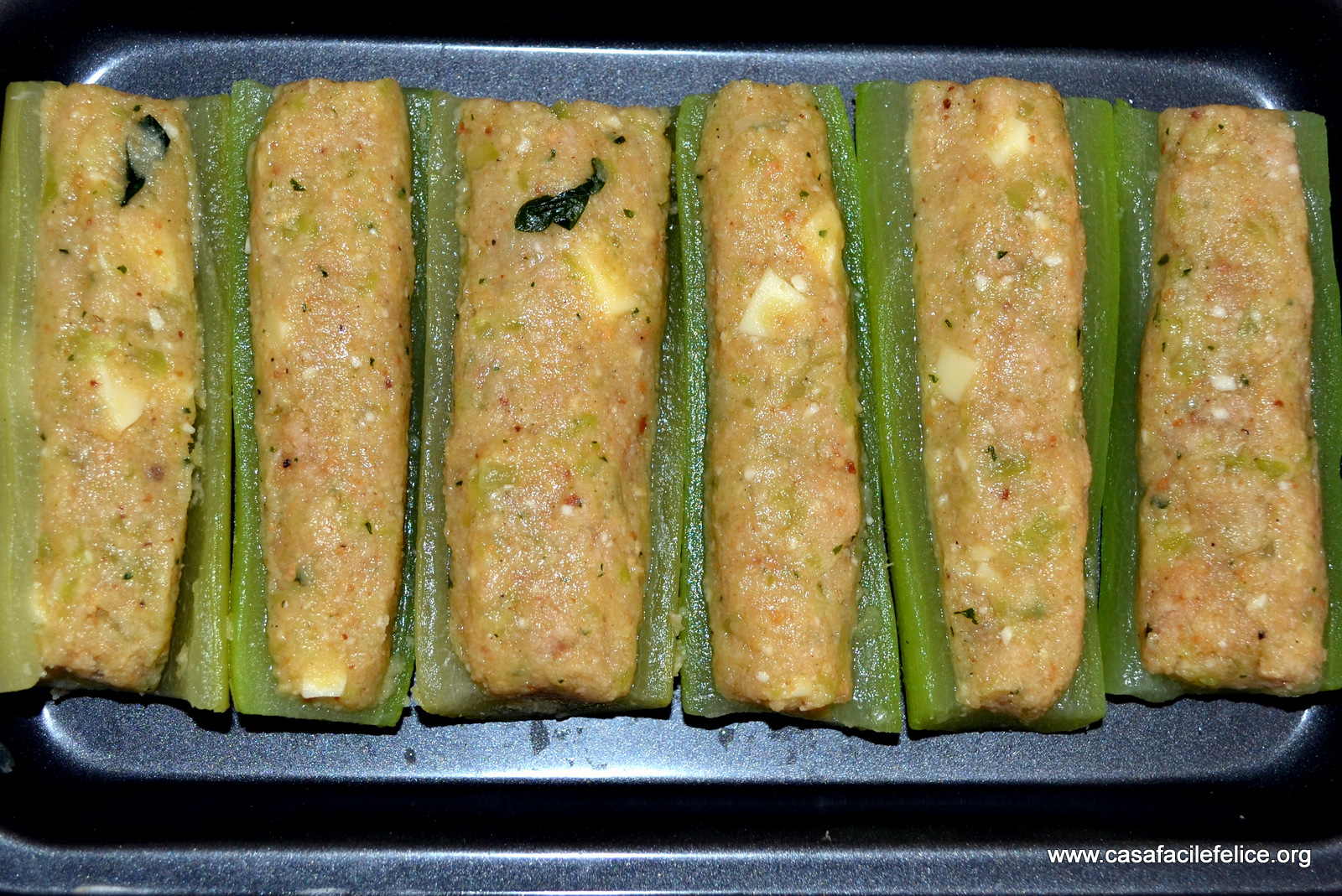 Casa facile felice lunga ripiena al forno