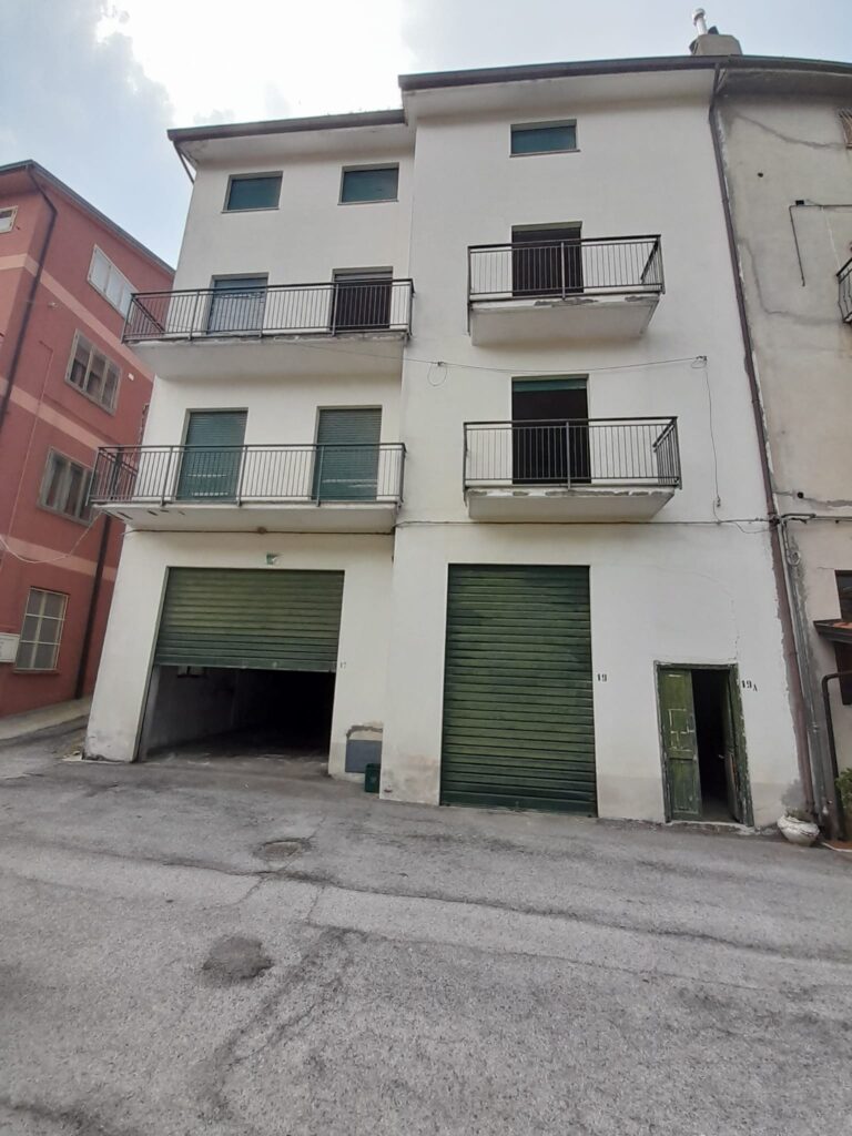 Detached house in the thermal area (viale delle Terme, 19/A) La tua