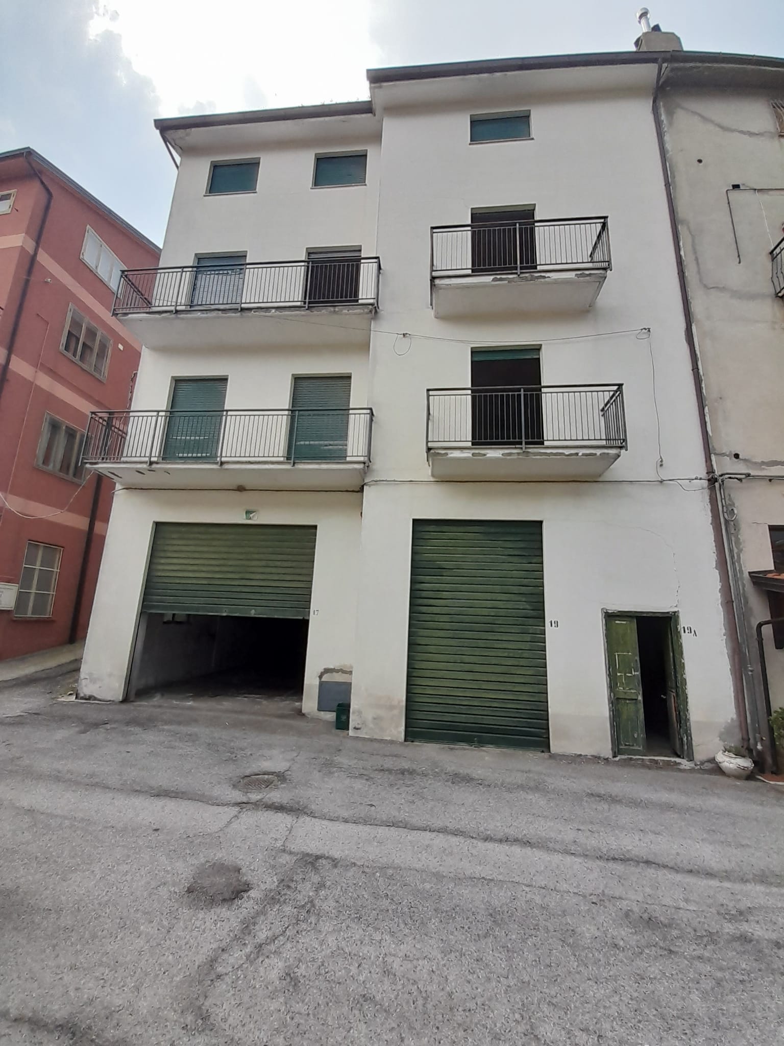 Building in the urban centre (via Aldo Moro, 19/A) La tua casa a