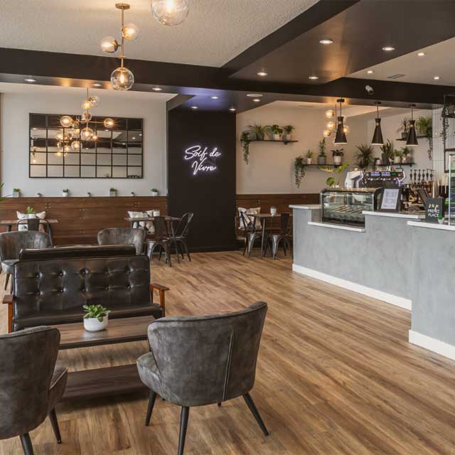 Café la Reine Cascade Condos