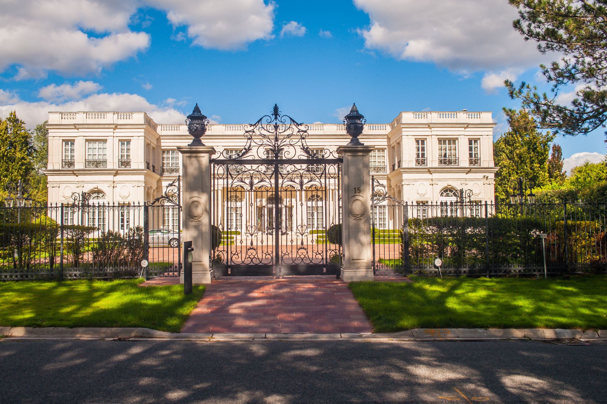 Explore The Bridle Path Homes for Sale Casey Ragan, Realtor