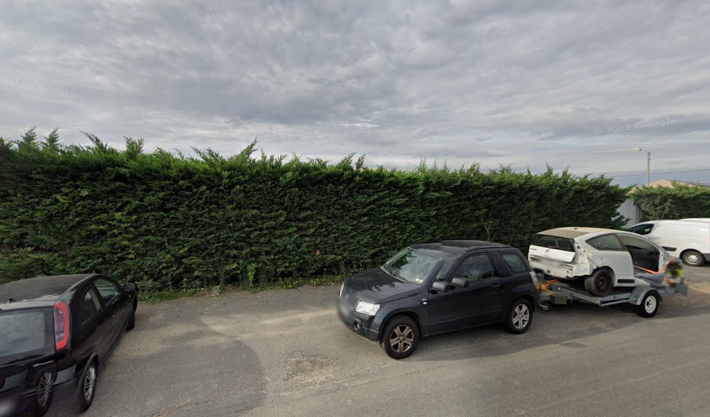 Casse auto Dyno Et Fils, Centre VHU Agréé ouvert à PontduChâteau 63430