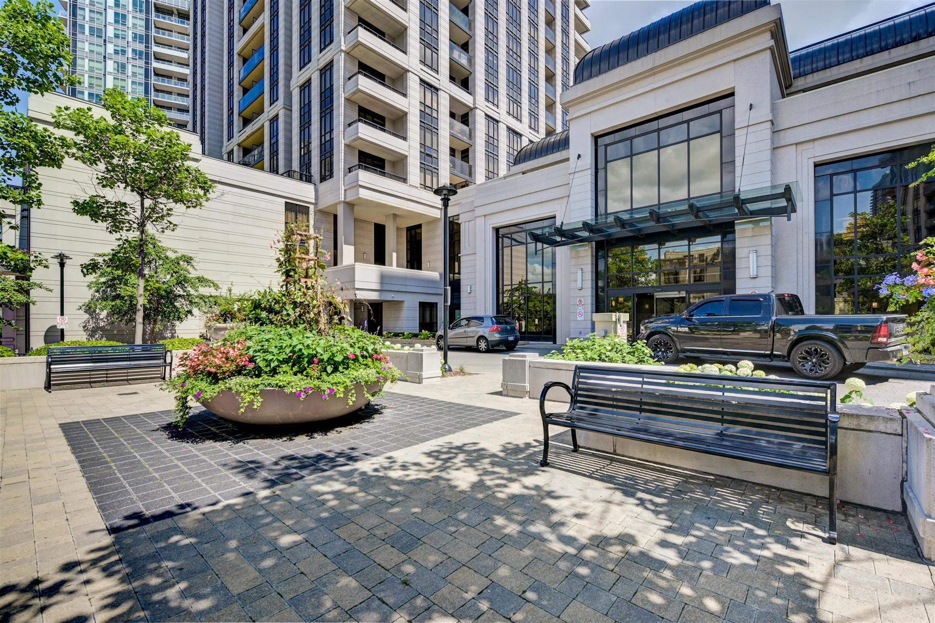 1319 100 HARRISON GARDEN CASTILLO + PARDO