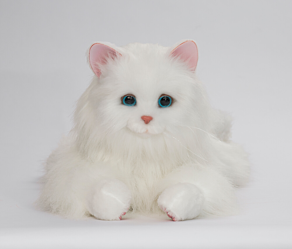 鳴いたりしっぽも動く！100通りの感情表現ができる猫型ロボット「あまえんぼうねこちゃん」