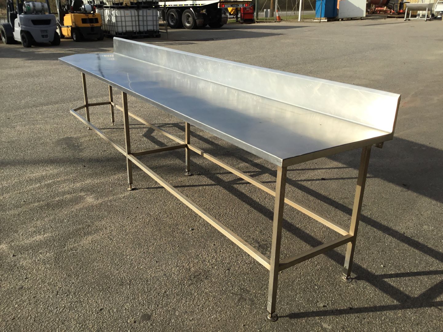 STAINLESS STEEL WORK BENCH 4M LONG X 760MM DEEP Catersales STAINLESS STEEL WORK BENCH 4M LONG X 760MM DEEP Catersales