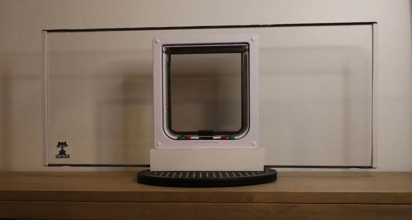 CAT DOOR WINDOW INSERT BEAUTIFUL PLEXIGLAS BASE FREE SHIPPING