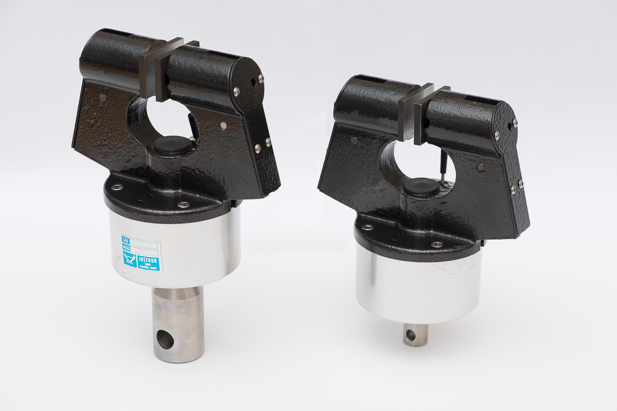 Instron 2712003 1kN Pneumatic Grips CatheterTech