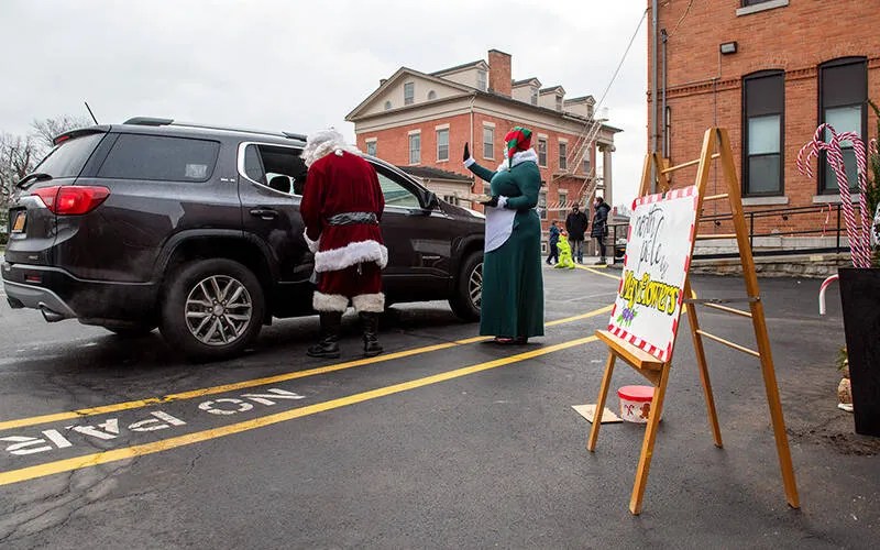 Canandaigua school to host Santa visits, Christmas fundraiser