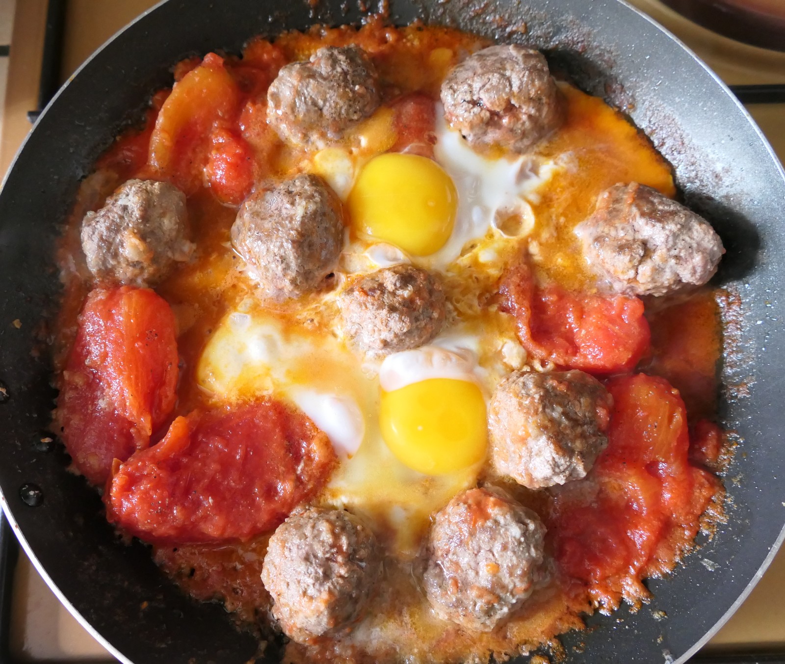 Le tajine de keftas aux oeufs Caticoud