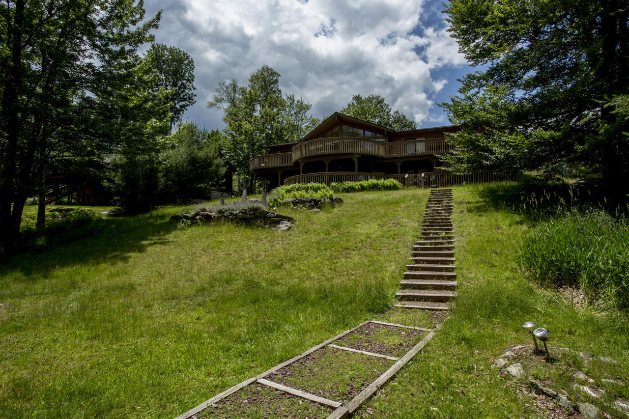 Leisurely LakeFRONT Living Catskill Castles