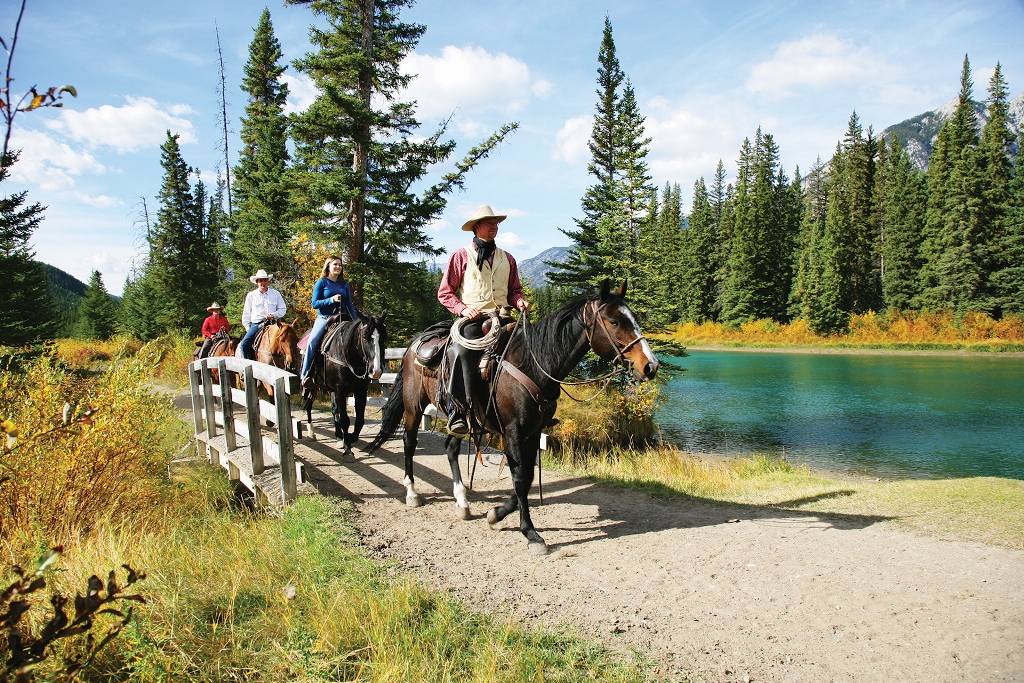 BowRiverRideHorsebackBanffTrailRiders Cavalus