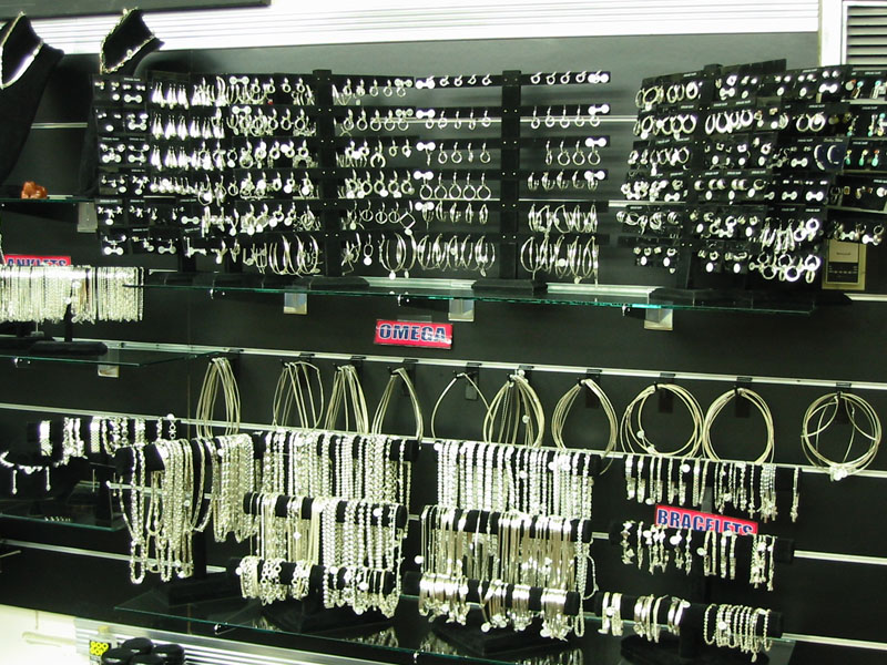 Grand Cayman shopping with Silver City, Grand Cayman Shopping at it's