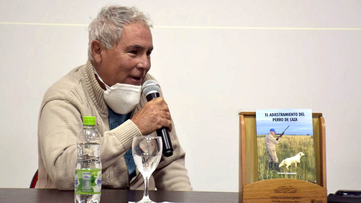 Oreste González presentó su primer libro
