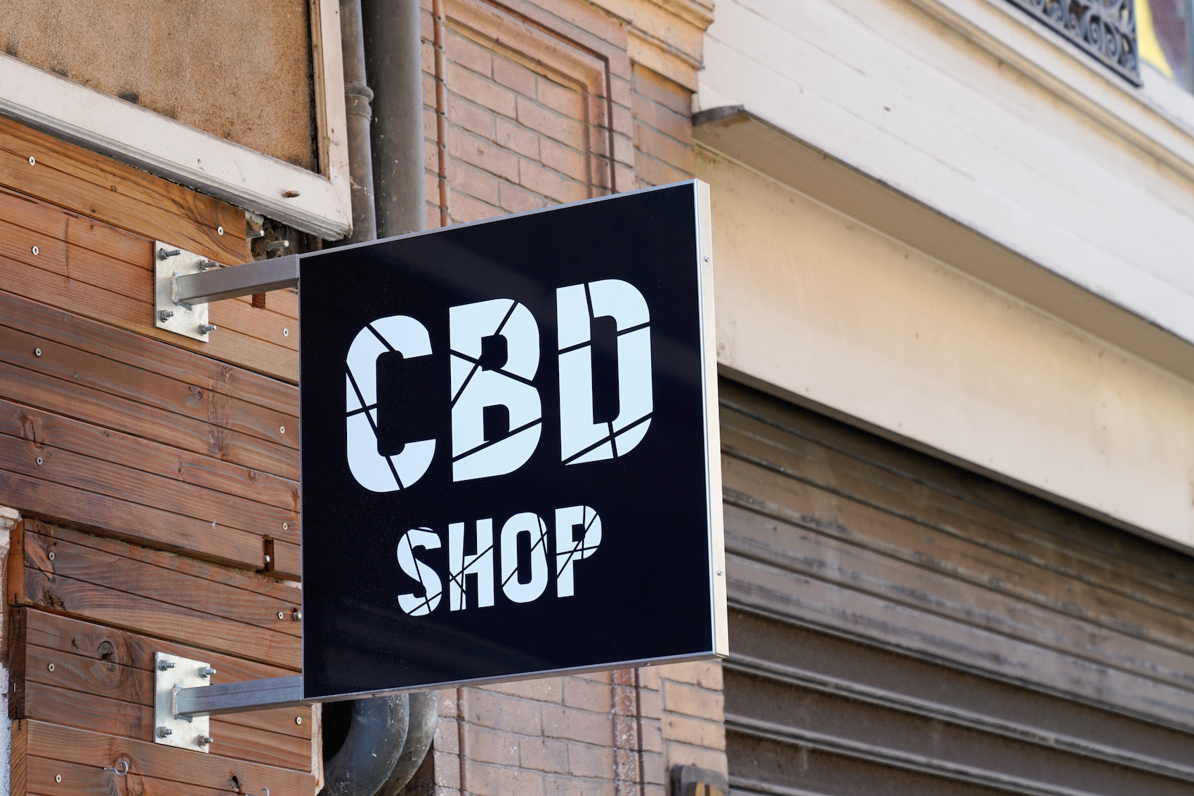 8 Best Online CBD Stores Reviews & Comparison (2024)