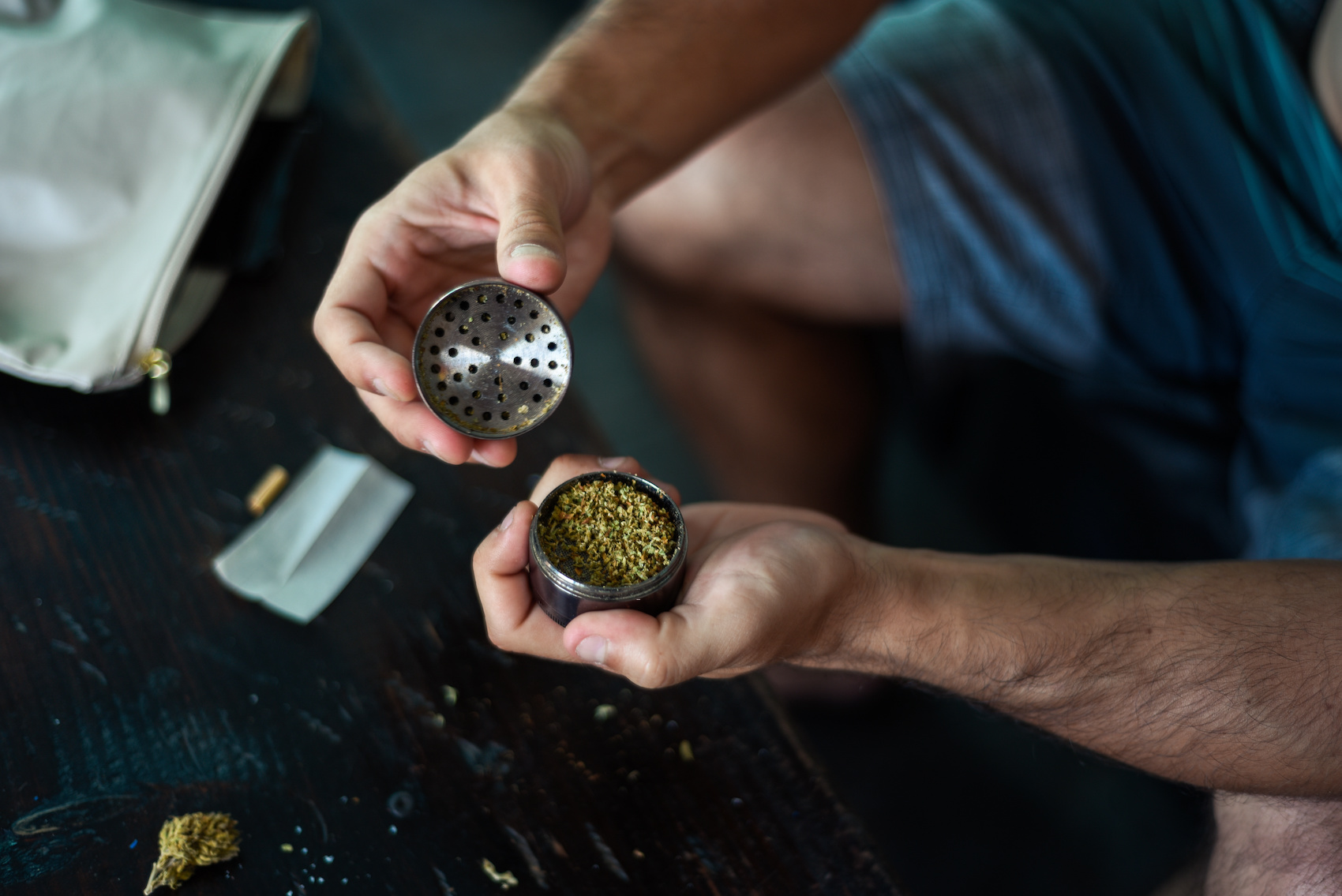 How to clean your grinder (5 steps with photos) CBD Oracle